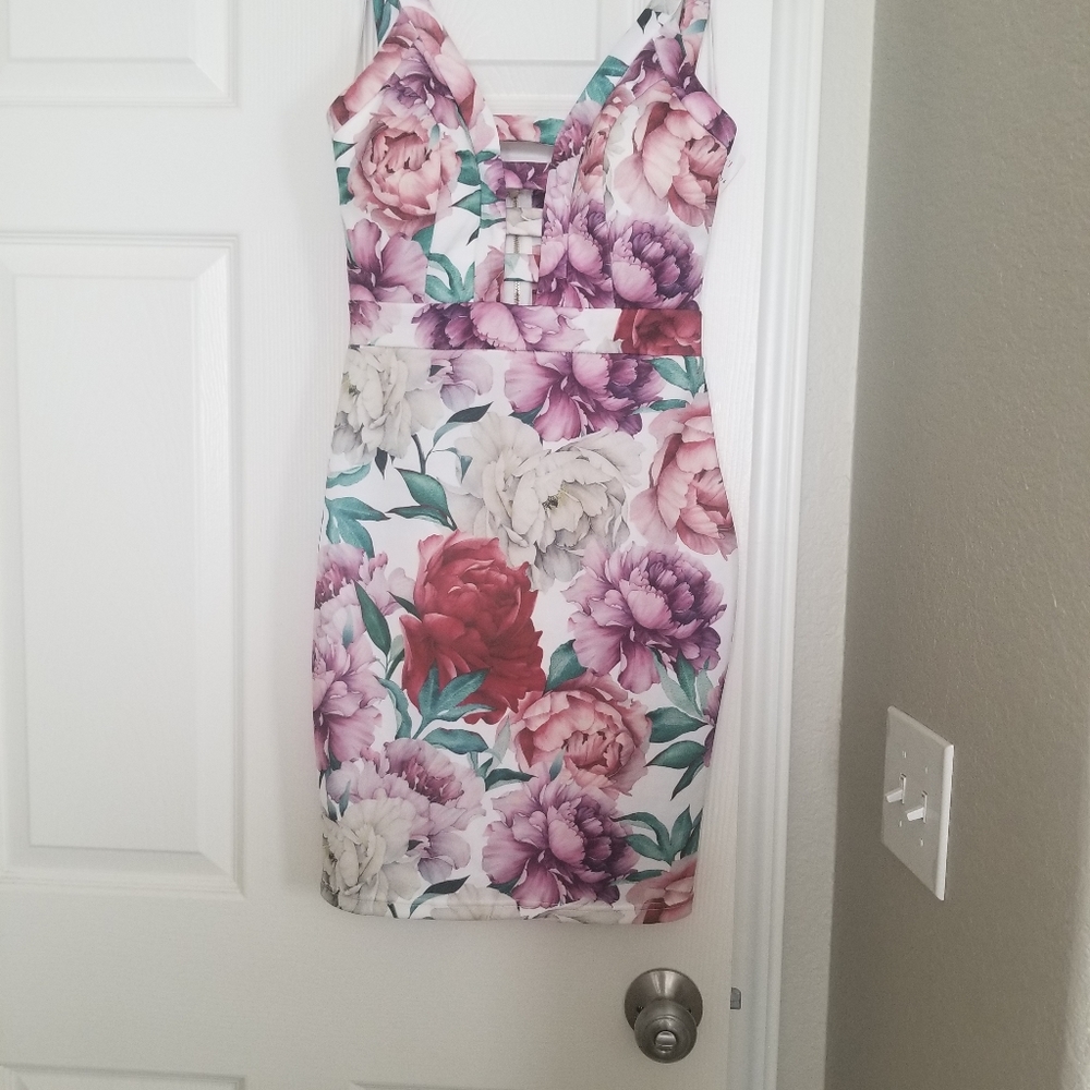 Dress - Picture 6 of 6